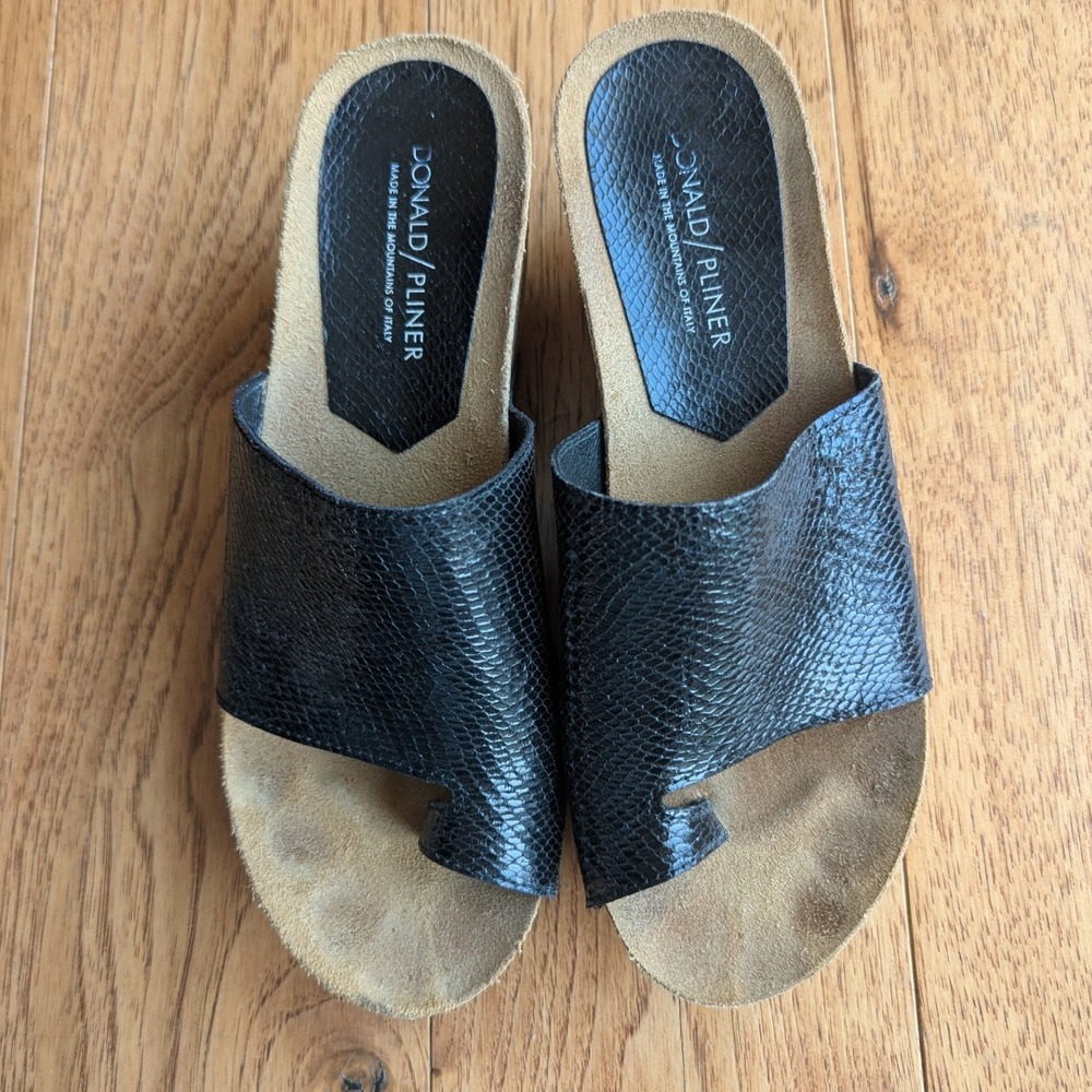 Donald Pliner Platform Wedge Sandals Black Snakeskin Embossed Cork Womens 7B - Picture 2 of 8